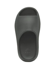 Load image into Gallery viewer, Adidas Yeezy Slide in Dark Onyx Kids (2022)