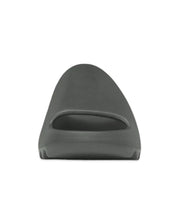 Load image into Gallery viewer, Adidas Yeezy Slide in Dark Onyx Kids (2022)