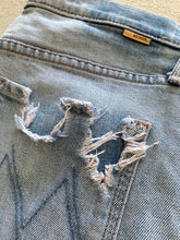 Load image into Gallery viewer, MOTHER Size 29 Superior Denim Distressed Jeans in Light Blue - Bisy Clothing