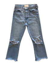 Load image into Gallery viewer, MOTHER Size 29 Superior Denim Distressed Jeans in Light Blue - Bisy Clothing