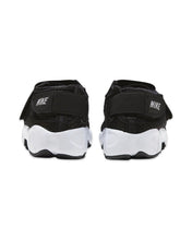 Load image into Gallery viewer, Nike Rift Boys in Black GS (2024) - Bisy Clothing