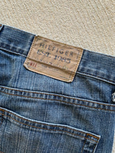 Load image into Gallery viewer, TOMMY HILFIGER Size W32 Straight Leg Denim Blue Jean 620622 - Bisy Clothing