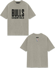 將圖片載入圖庫檢視器 Essentials Fear of God x NBA Chicago Bulls Tee Warm Heather (2024)
