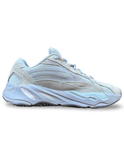 將圖片載入圖庫檢視器 Adidas Yeezy Boost 700 V2 in Hospital Blue (2019)