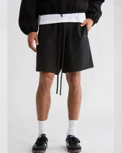 將圖片載入圖庫檢視器 Essentials Fear of God Oxford Soccer Shorts Jet Black (FW25)
