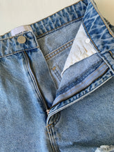 Load image into Gallery viewer, Abrand High Relaxed Denim Shorts in Blue ⏐ Size 10