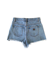 將圖片載入圖庫檢視器 Abrand High Relaxed Denim Shorts in Blue ⏐ Size 10