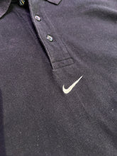 將圖片載入圖庫檢視器 Nike Vintage Centre Swoosh Short Sleeve Polo in Black ⏐ Fits XL/2XL
