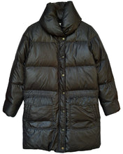Load image into Gallery viewer, Levi’s Longline Duck Down Quilted Puffer Jacket in Black