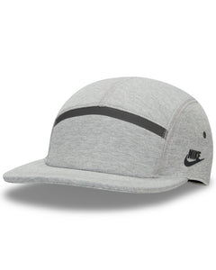 Nike Fly Cap Unstructured Tech Fleece 5 Panel Cap in Grey