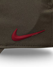 將圖片載入圖庫檢視器 Nike x Nocta S.S.C Cardinal Cap in Khaki and Red (2025)