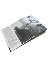 將圖片載入圖庫檢視器 Steve Jobs by Walter Isaacson Hardcover (2011)