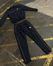 將圖片載入圖庫檢視器 Syna World Can’t Rush Greatness Shell Tracksuit in Rose Gold and Black (2025)