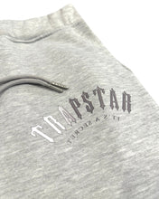 Load image into Gallery viewer, Trapstar Irongate Arch Fade Crewneck Full Tracksuit Set in Grey and Black (2026)