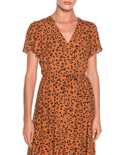 將圖片載入圖庫檢視器 Veronika Maine Tan Leopard V Neck Midi Dress