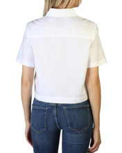 將圖片載入圖庫檢視器 Calvin Klein Jeans Cropped Short Sleeve Shirt in White - Bisy Clothing