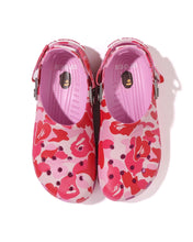 將圖片載入圖庫檢視器 Crocs Classic Clog x BAPE A Bathing Ape Classic Clog in Camo Pink - Bisy Clothing
