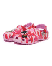 將圖片載入圖庫檢視器 Crocs Classic Clog x BAPE A Bathing Ape Classic Clog in Camo Pink - Bisy Clothing