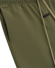 將圖片載入圖庫檢視器 Essentials Fear of God Bonded Nylon Shorts in Military (FW24) - Bisy Clothing