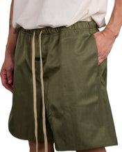 將圖片載入圖庫檢視器 Essentials Fear of God Bonded Nylon Shorts in Military (FW24) - Bisy Clothing