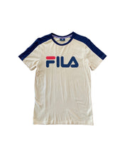 將圖片載入圖庫檢視器 FILA Size XS Spellout Logo T-Shirt Gold and Navy NOV2621 - Bisy Clothing