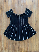 Load image into Gallery viewer, KENDALL &amp; KYLIE Size M Kardashian Off Shoulder Top in Black DEC76 - Bisy Clothing