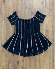 Load image into Gallery viewer, KENDALL &amp; KYLIE Size M Kardashian Off Shoulder Top in Black DEC76 - Bisy Clothing