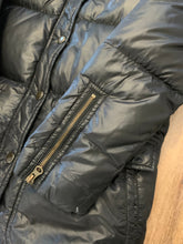 Load image into Gallery viewer, Levi&#39;s Longline Puff Quilted Coat Black ⏐ Size S - Bisy Clothing