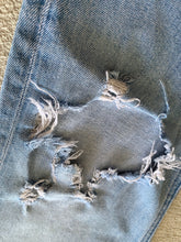 將圖片載入圖庫檢視器 MOTHER Size 29 Superior Denim Distressed Jeans in Light Blue - Bisy Clothing