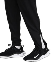 將圖片載入圖庫檢視器 Nike Challenger Dri - FIT Woven Pants in Black - Bisy Clothing