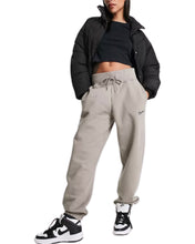 將圖片載入圖庫檢視器 Nike Midi Swoosh Phoenix Fleece Track Pant in Brown  ⏐ Size XL