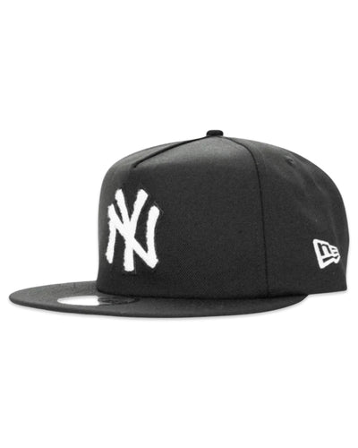 New Era Golfer New York Yankees Chenille Strapback in Black