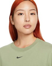 將圖片載入圖庫檢視器 Nike Sportswear Essential Womens Short Sleeve T-Shirt ⏐ Multiple Sizes