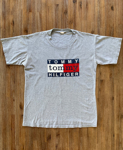 TOMMY HILFIGER Size M Vintage Bootleg Flag Logo T-shirt in Grey MAR8621 - Bisy Clothing
