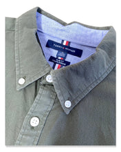 Load image into Gallery viewer, TOMMY HILFIGER Size XL Slim Fit Long Sleeve Shirt in Khaki Green - Bisy Clothing