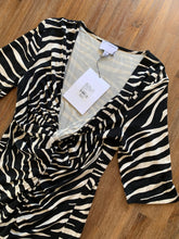 Load image into Gallery viewer, WITCHERY Size XS &#39;Caramel Print Knot Front&#39; Top Women&#39;s JAN188 - Bisy Clothing