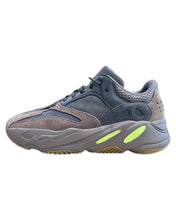 Load image into Gallery viewer, Yeezy 700 V1 Boost Mauve - Bisy Clothing