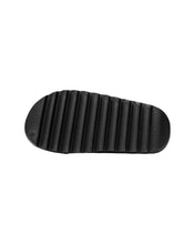 Load image into Gallery viewer, Yeezy Slide in Onyx (2022) - Bisy Clothing
