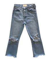 Load image into Gallery viewer, MOTHER Size 29 Superior Denim Distressed Jeans in Light Blue