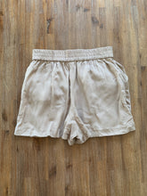 將圖片載入圖庫檢視器 Witchery Flow Dress Shorts in Brown Womens ⏐ Size 8