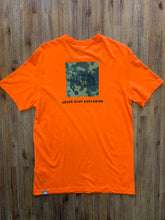 Load image into Gallery viewer, NORTHFACE Size M The North Face Orange with Camouflage Print Women&#39;s AUG60