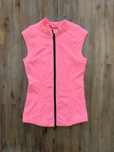 將圖片載入圖庫檢視器 LORNA JANE Size XS Sleeveless Jacket in Salmon Pink Women&#39;s