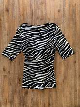 Load image into Gallery viewer, WITCHERY Size XS &#39;Caramel Print Knot Front&#39; Top Women&#39;s JAN188