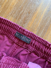 將圖片載入圖庫檢視器 BILLABONG Size 8 Cuffed Pants in a Retro Marone DEC129