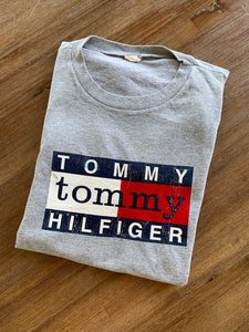 TOMMY HILFIGER Size M Vintage Bootleg Flag Logo T-shirt in Grey MAR8621