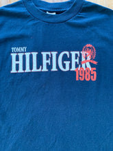 將圖片載入圖庫檢視器 TOMMY HILFIGER Size M Vintage Spellout &amp; Crest Navy T-Shirt Men&#39;s MAR8821