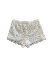 Load image into Gallery viewer, ABERCROMBIE &amp; FITCH Size XS Floral Cream Shorts SEP6421