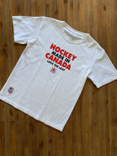 Load image into Gallery viewer, WAYNE GRETZKY Size S 2016 USA vs Canada Ice Hockey White T-Shirt Men&#39;s
