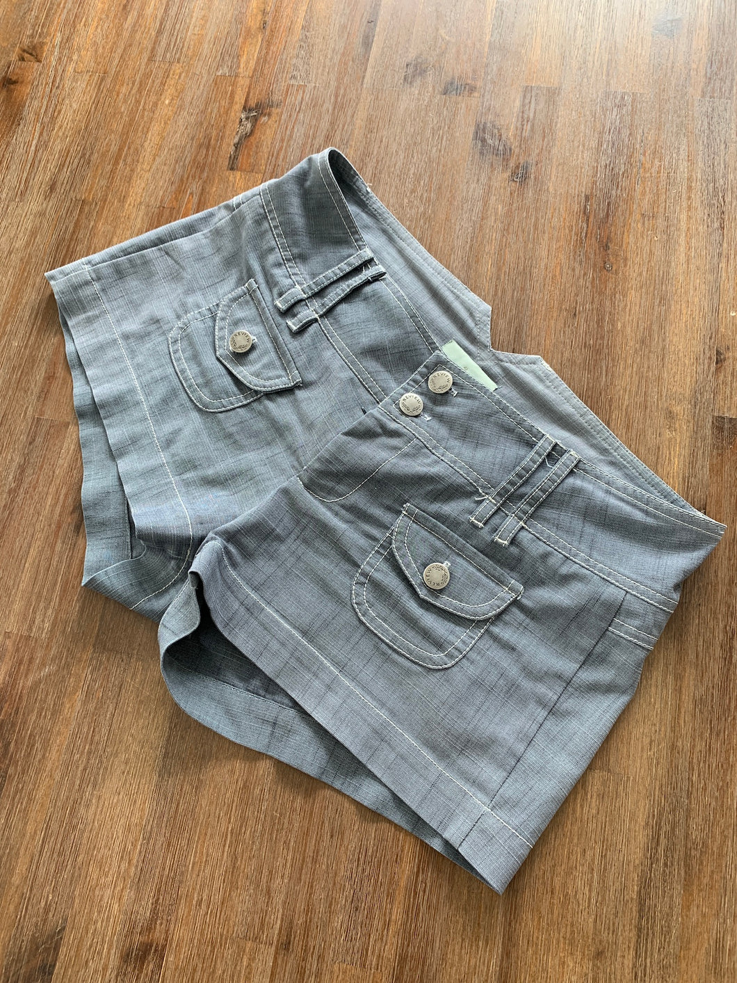 REVIEW Size 10 Short Shorts in Grey with Front Pockets Women's OCT136