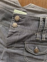 Load image into Gallery viewer, REVIEW Size 10 Short Shorts in Grey with Front Pockets Women&#39;s OCT136